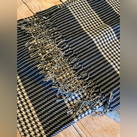 NWT Houndstooth Scarf With Fringe - Picture 4 of 8
